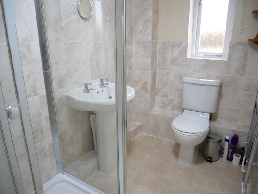 House Ten Acre Way in Rainham