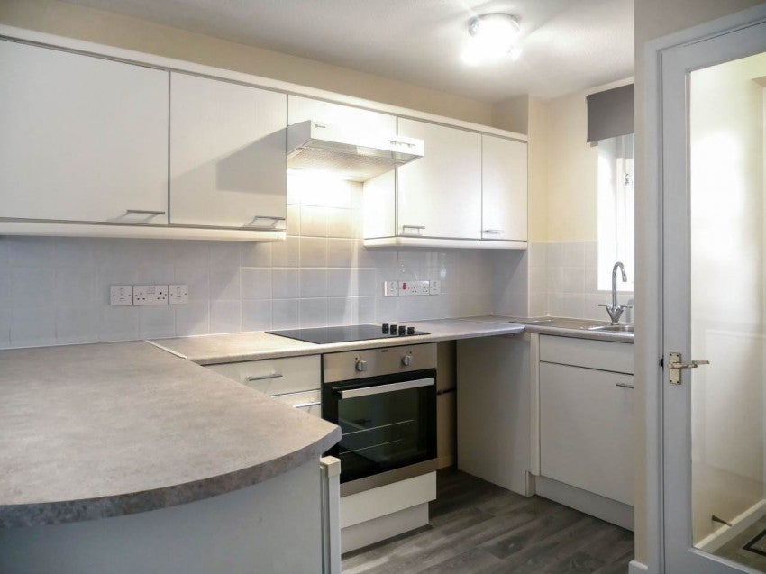 House Ten Acre Way in Rainham