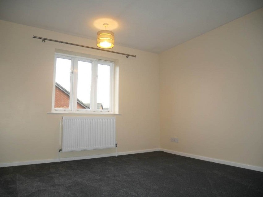 House Ten Acre Way in Rainham