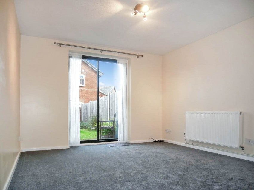 House Ten Acre Way in Rainham