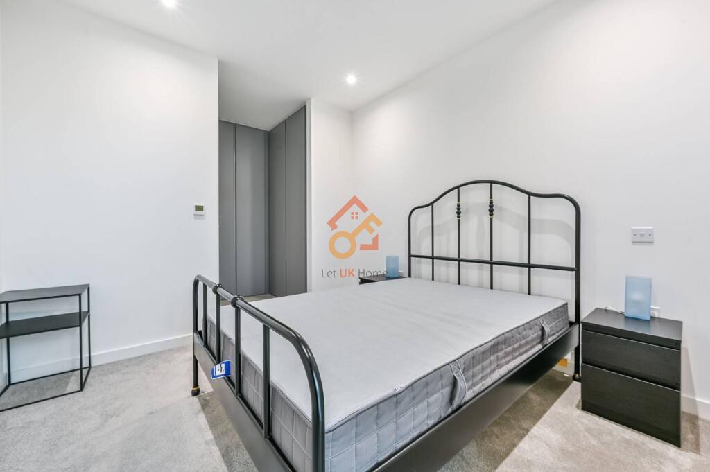Flat Coster Avenue in London