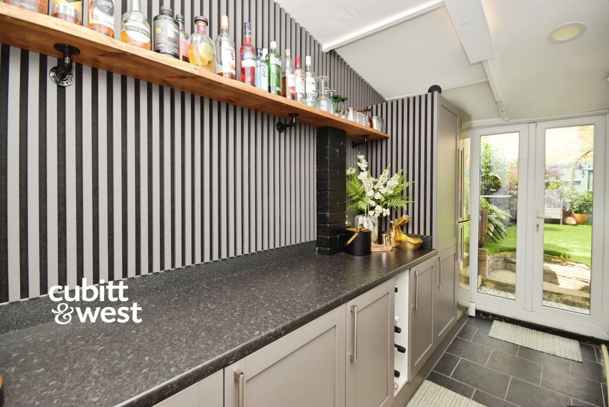 House Carshalton Grove in Greater London
