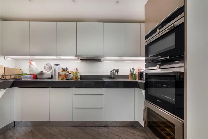 Flat Alie Street in Greater London