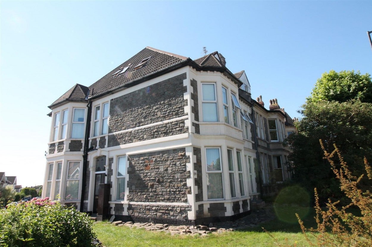 Flat Coldharbour Road in Bristol