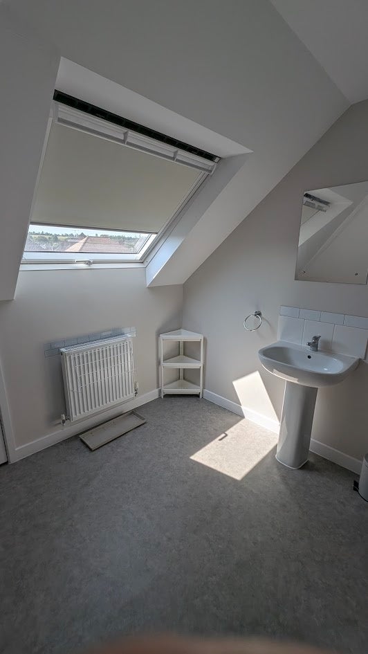 Room Queen Eleanor's Road in Guildford