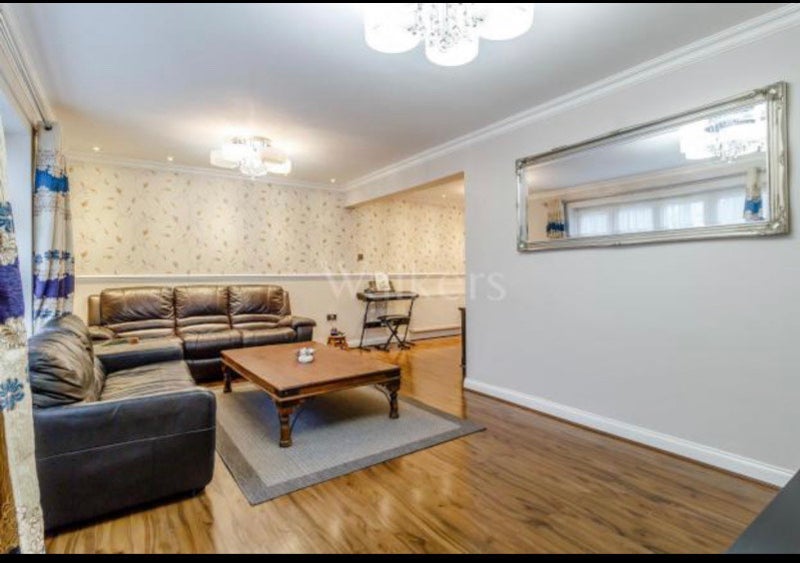 Room The Upway in Basildon