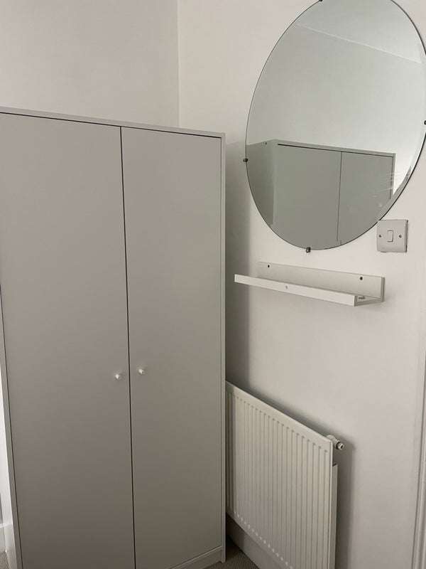 Room Hythe Road in Greater London