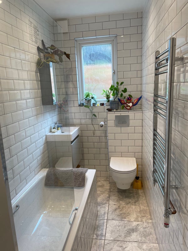 Room Hythe Road in Greater London