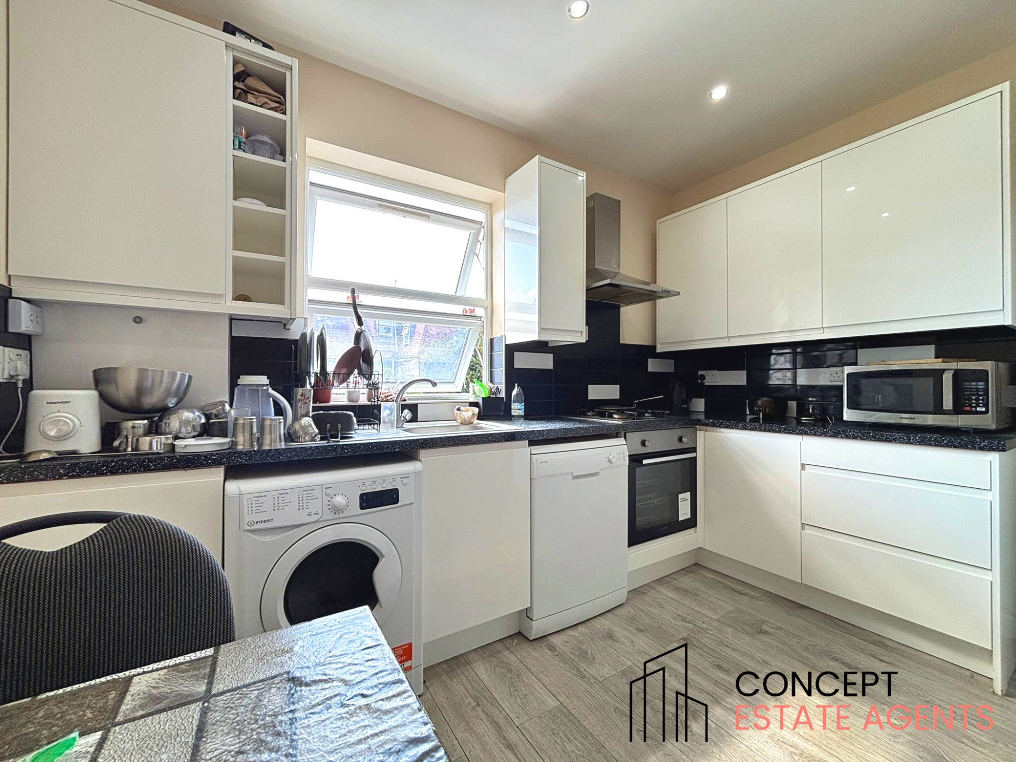 Flat Boscombe Road in Greater London