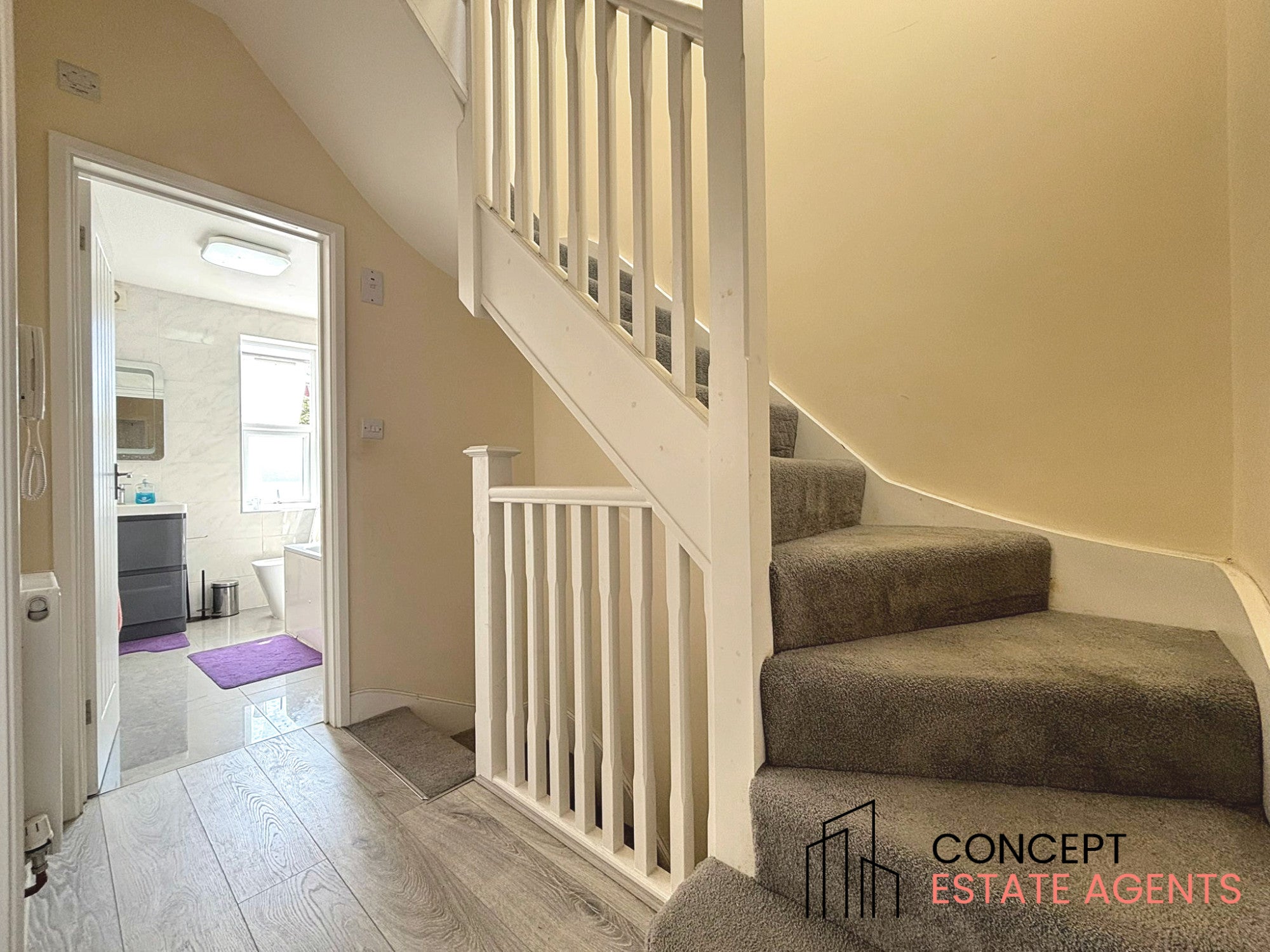 Flat Boscombe Road in Greater London
