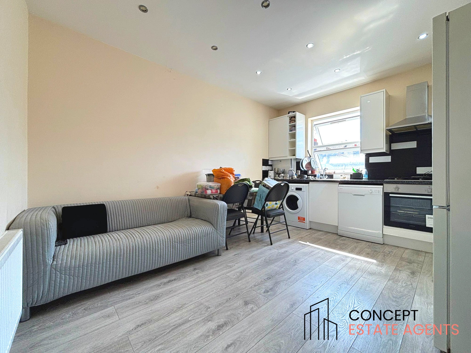 Flat Boscombe Road in Greater London