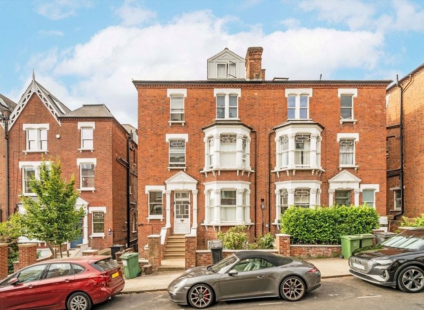 Flat Nassington Road in Greater London