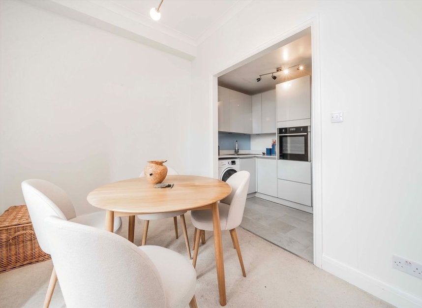 Flat Nassington Road in Greater London