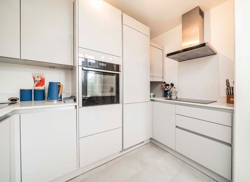 Flat Nassington Road in Greater London