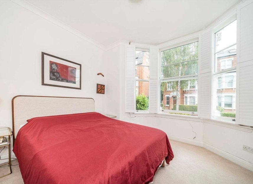 Flat Nassington Road in Greater London