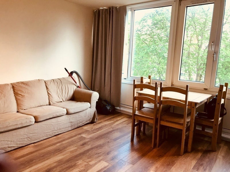 Room Grove Lane in Greater London