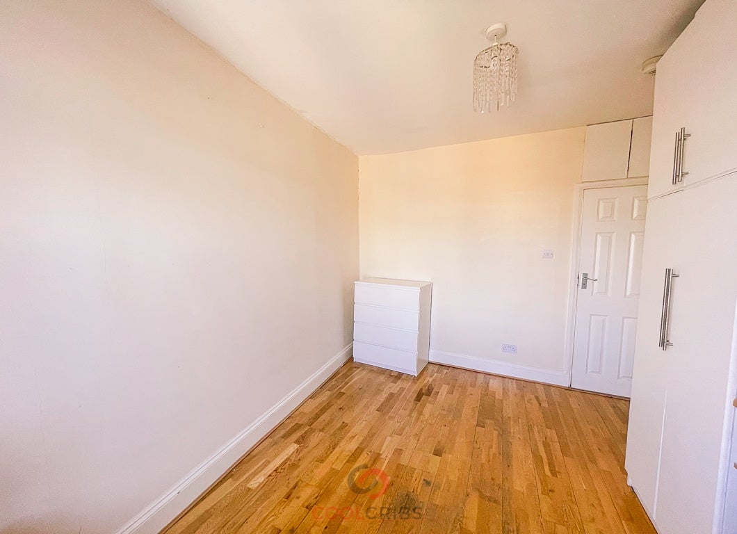 Room Blythe Road in Greater London