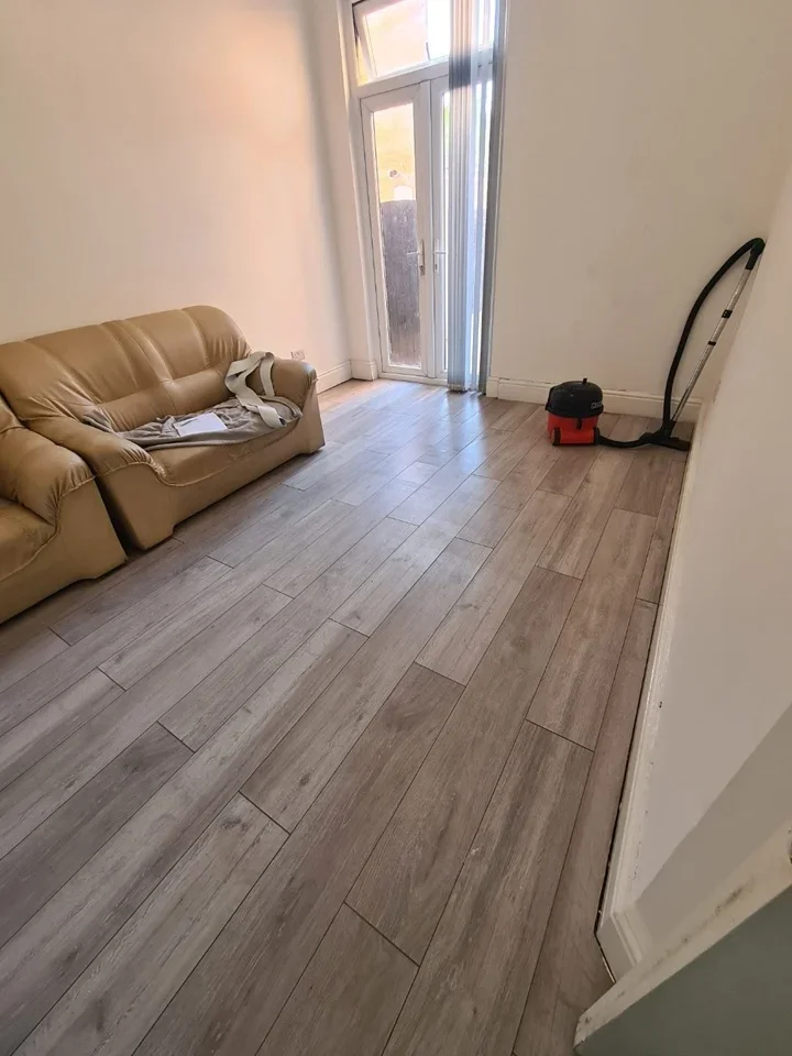 Room Oval Road in Birmingham