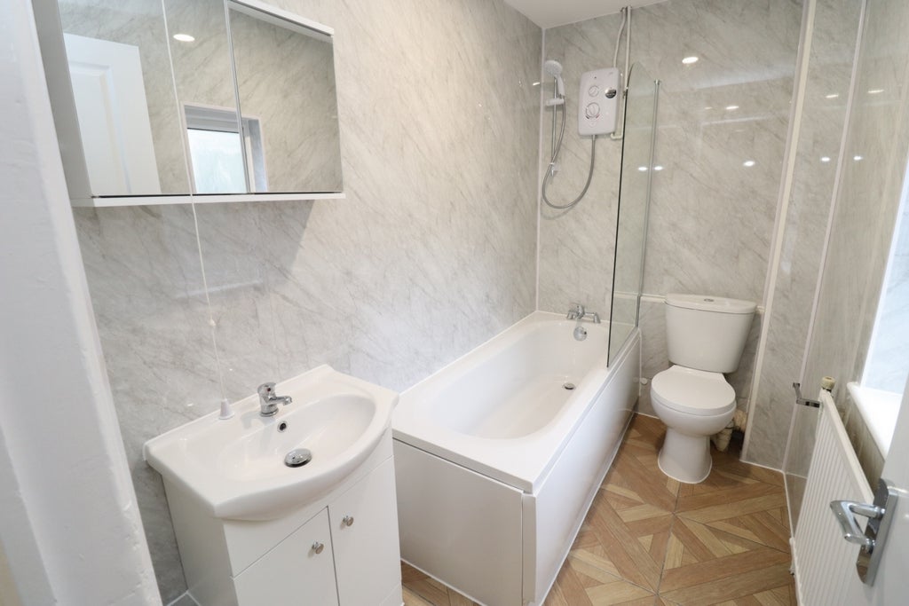 Room Globe Road in Greater London