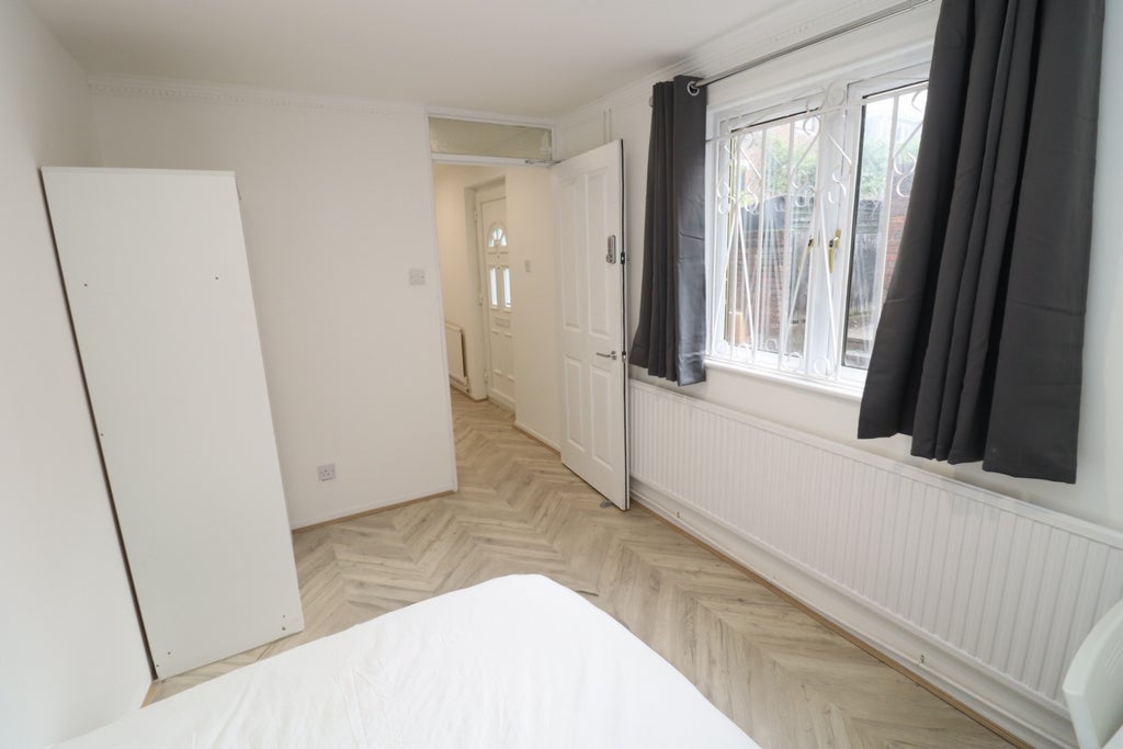 Room Globe Road in Greater London