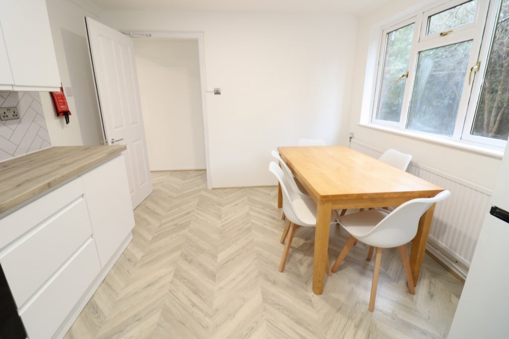 Room Globe Road in Greater London