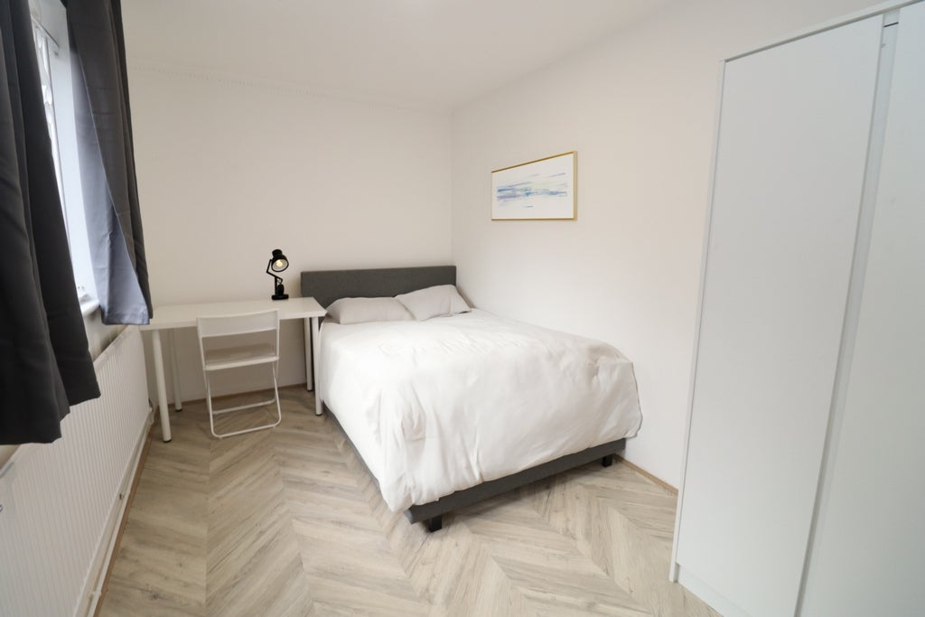 Room Globe Road in Greater London