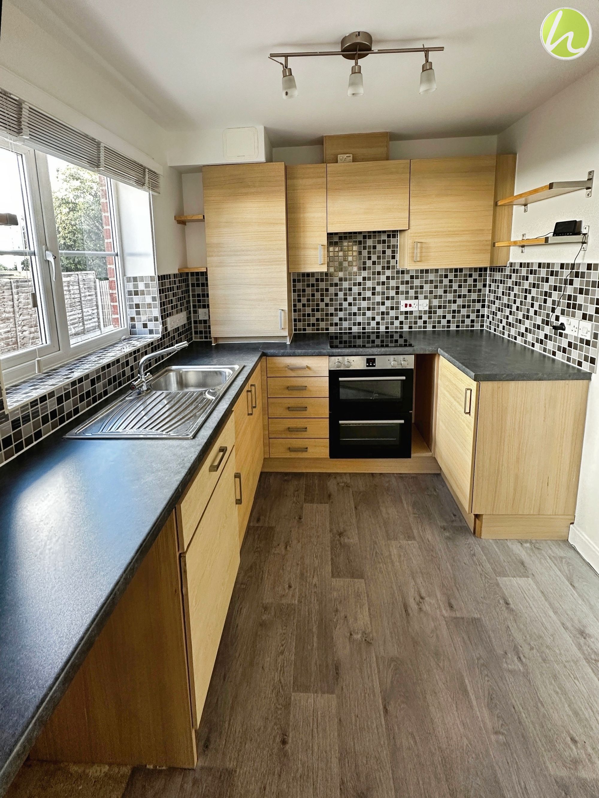 Flat Corringham Road in Stanford-le-Hope