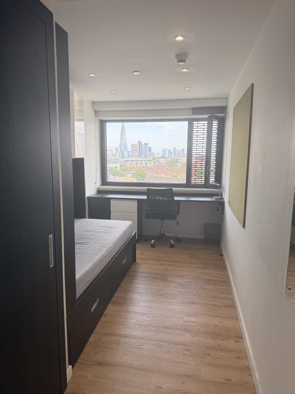 Room Westminster Bridge Road in Greater London