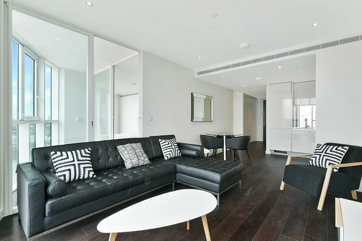 Flat Wyvil Road in Greater London
