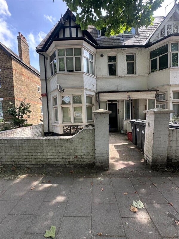 Flat Boston Manor Road in Greater London