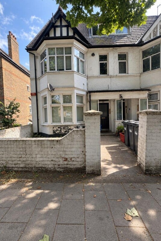 Flat Boston Manor Road in Greater London