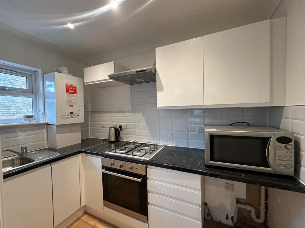 Flat Boston Manor Road in Greater London