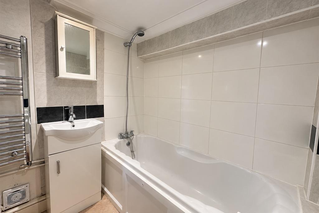 Flat Boston Manor Road in Greater London