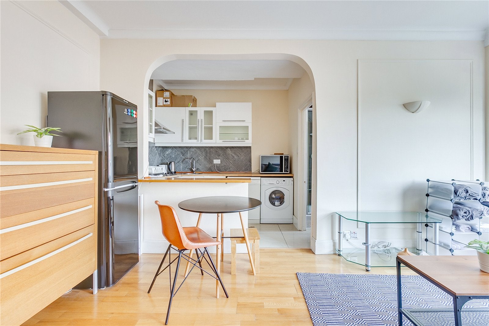 Flat Queensway in City of Westminster