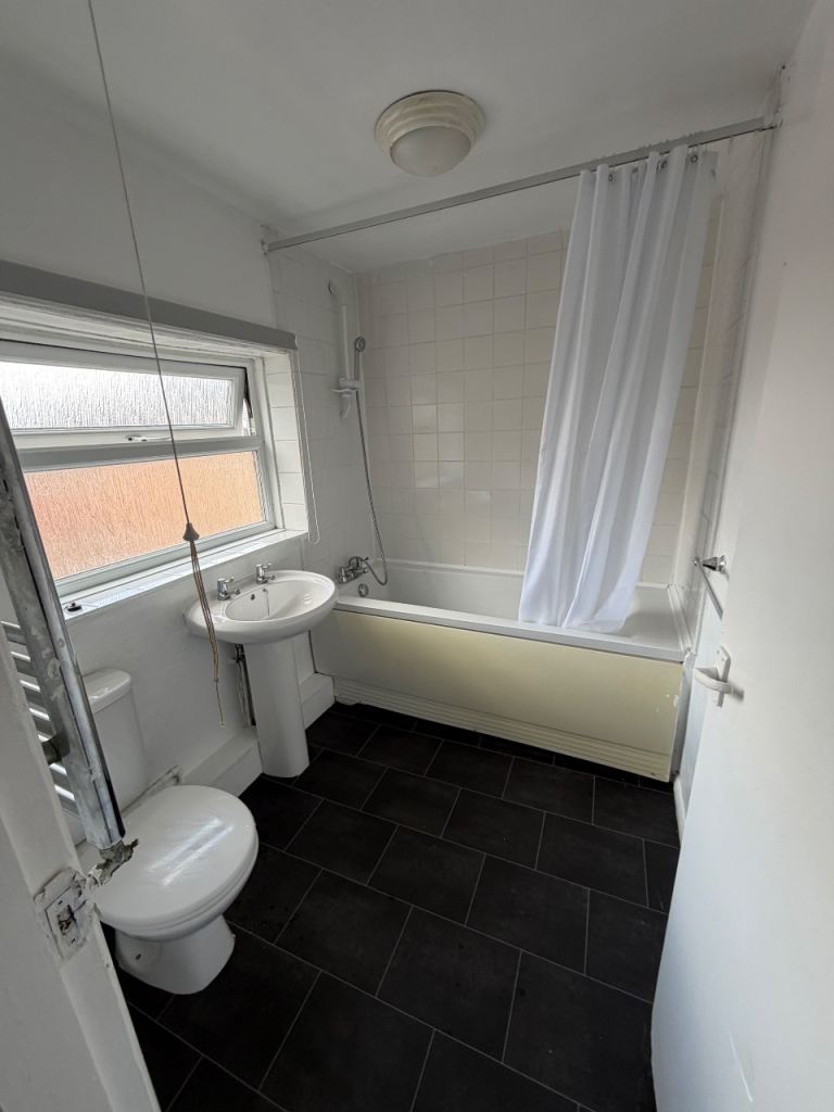 Flat Woodlands Terrace in Gateshead