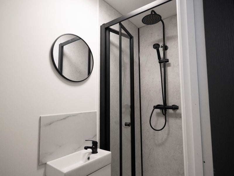 Room Bath Road in Bristol