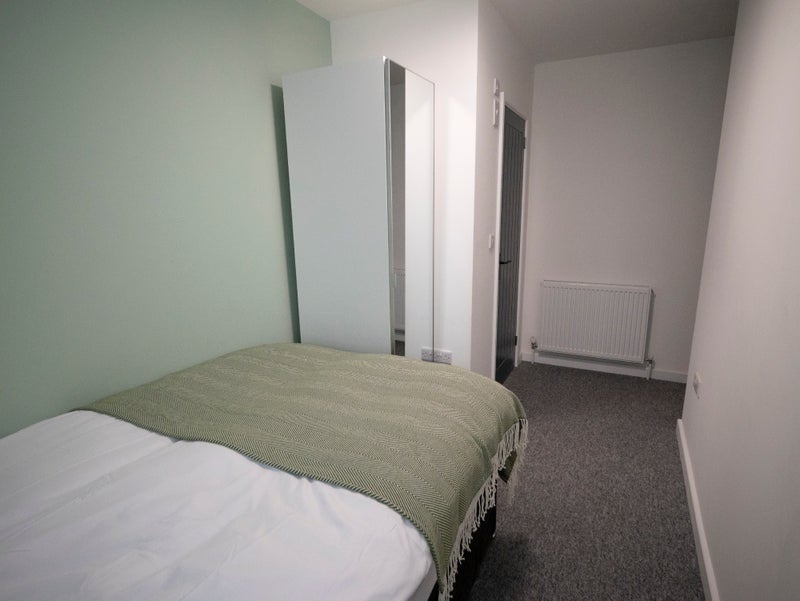 Room Bath Road in Bristol
