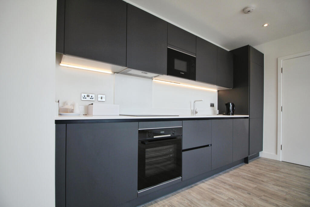 Flat Chequers Lane in Greater London