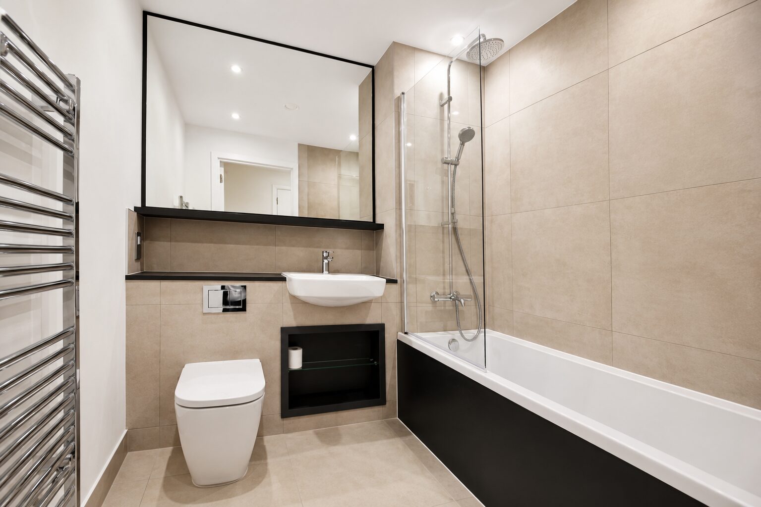 Flat Chequers Lane in Greater London