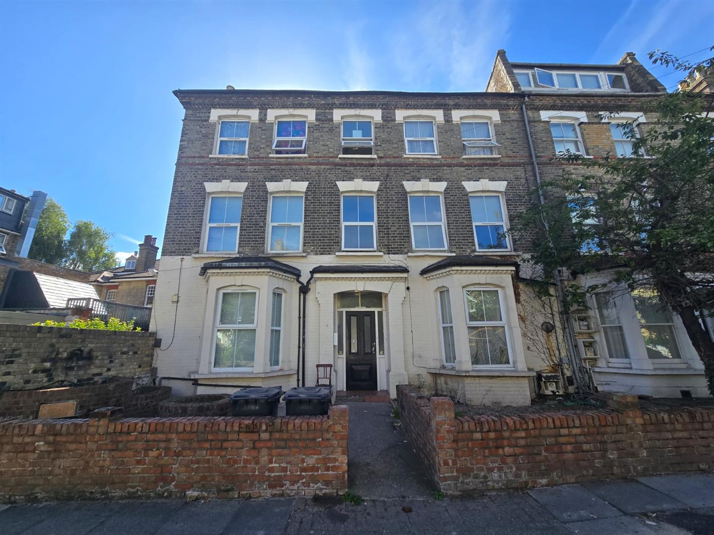 Flat Mayton Street in Greater London