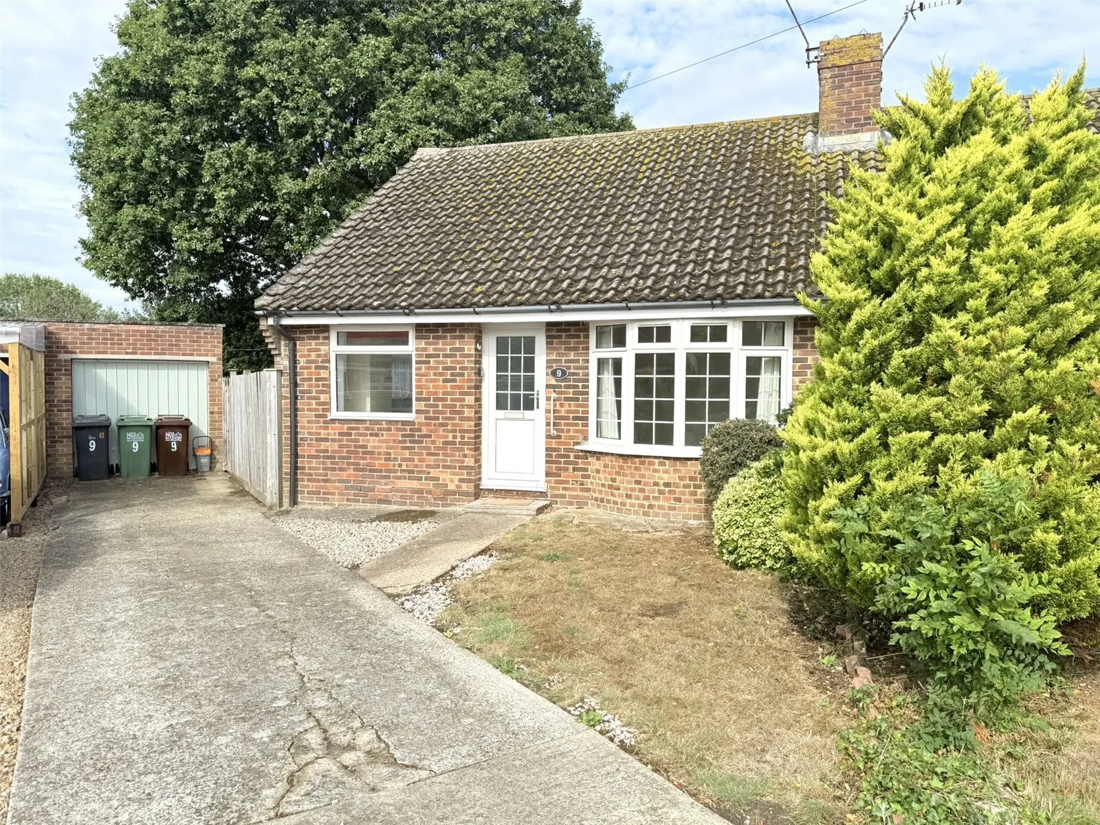 House Victoria Close in Wealden