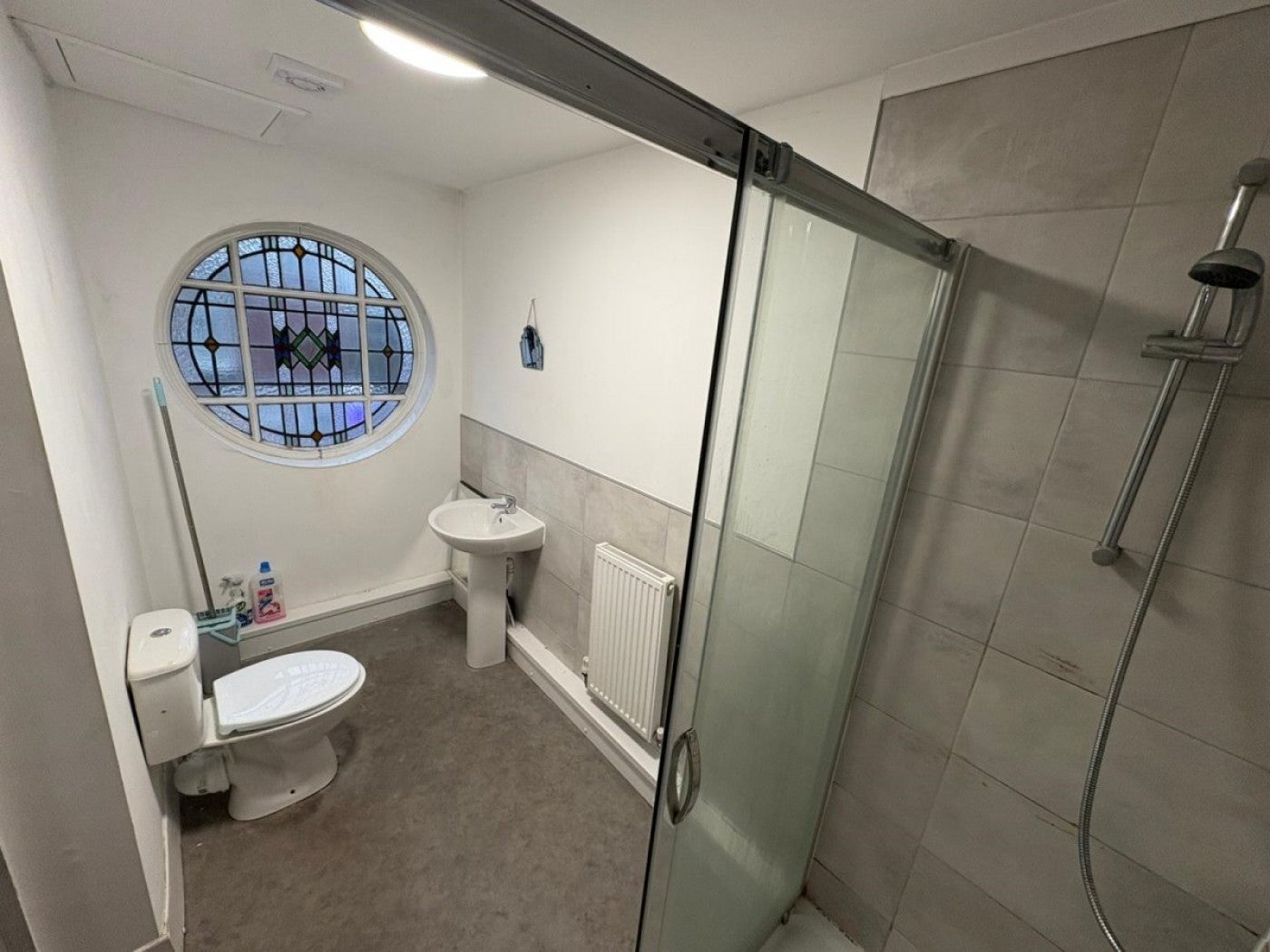 Room Lower Dolcliffe Road in Doncaster