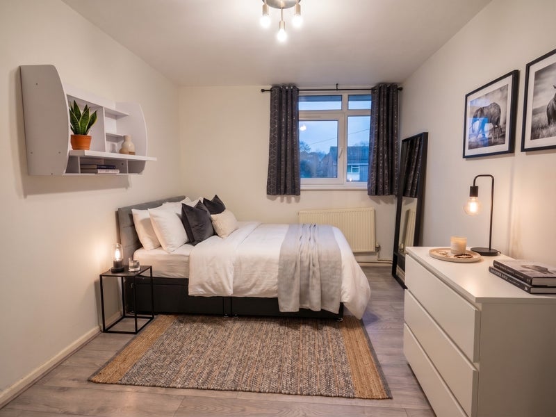 Room Cornbrook Park Road in Manchester