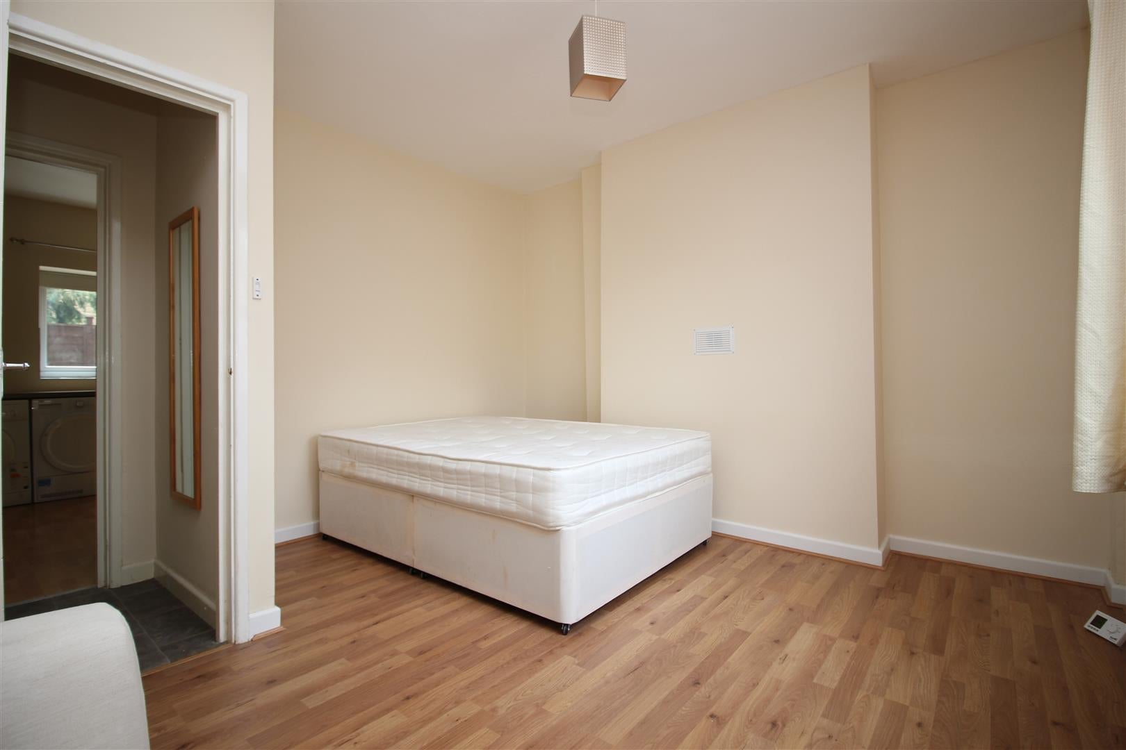 Flat Upper Bristol Road in Bath