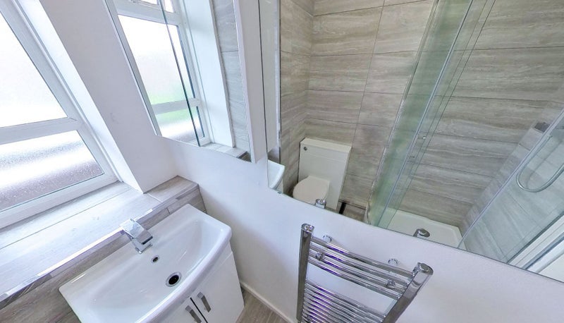 Room Lancaster Court in Greater London