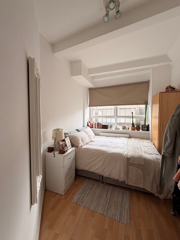 Room Bethnal Green Road in Greater London