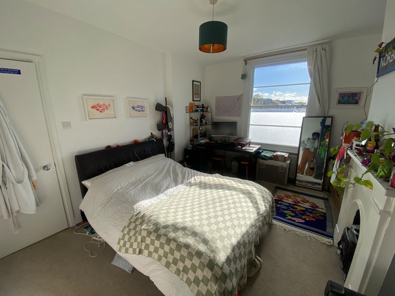 Room Goldhawk Road in Greater London