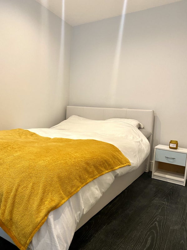 Room Allfarthing Lane in Greater London