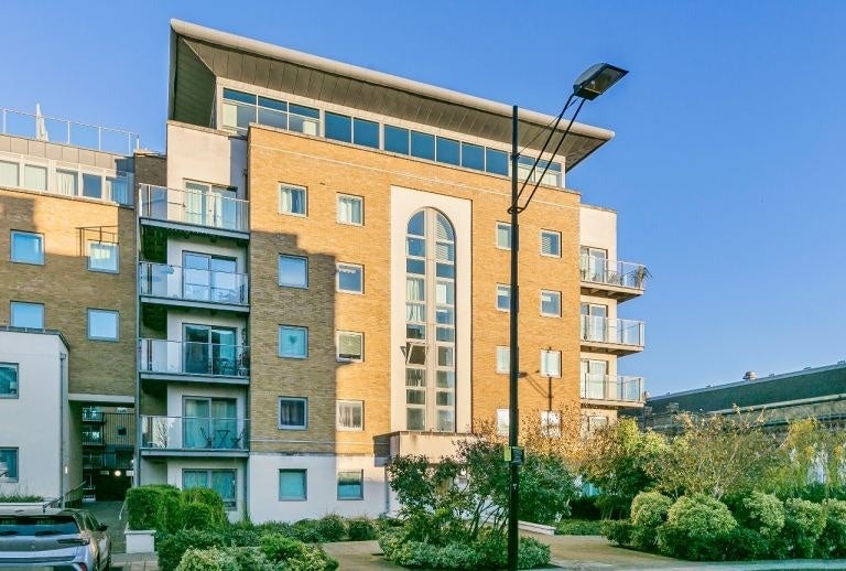 Flat Argyll Road in Greater London