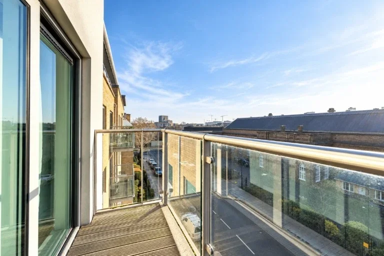 Flat Argyll Road in Greater London